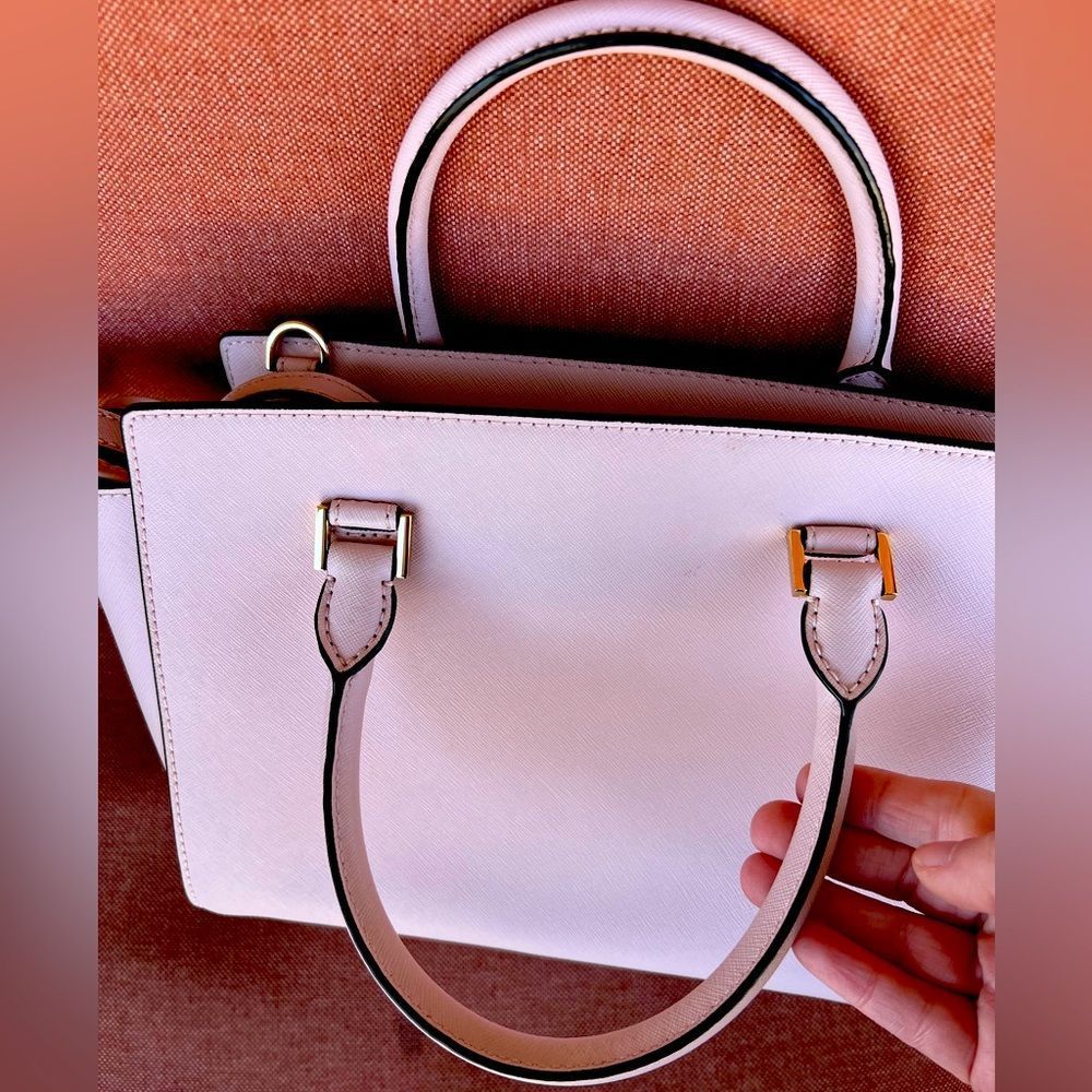 NWOT Beautiful Michael Kors Medium Selma Saffiano Leather. Dusty Pink in Color